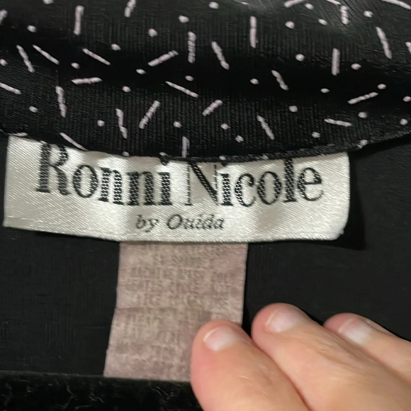 Vintage Ronni Nicole black & white button down with shoulder pads sz large (16) - Picture 2 of 7